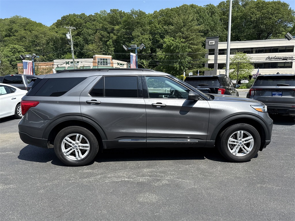 2022 Ford Explorer XLT photo 2