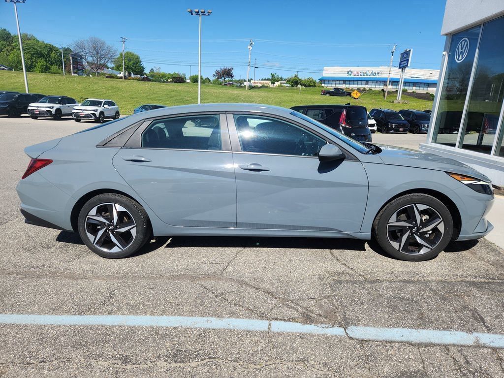 2023 Hyundai Elantra SEL photo 8