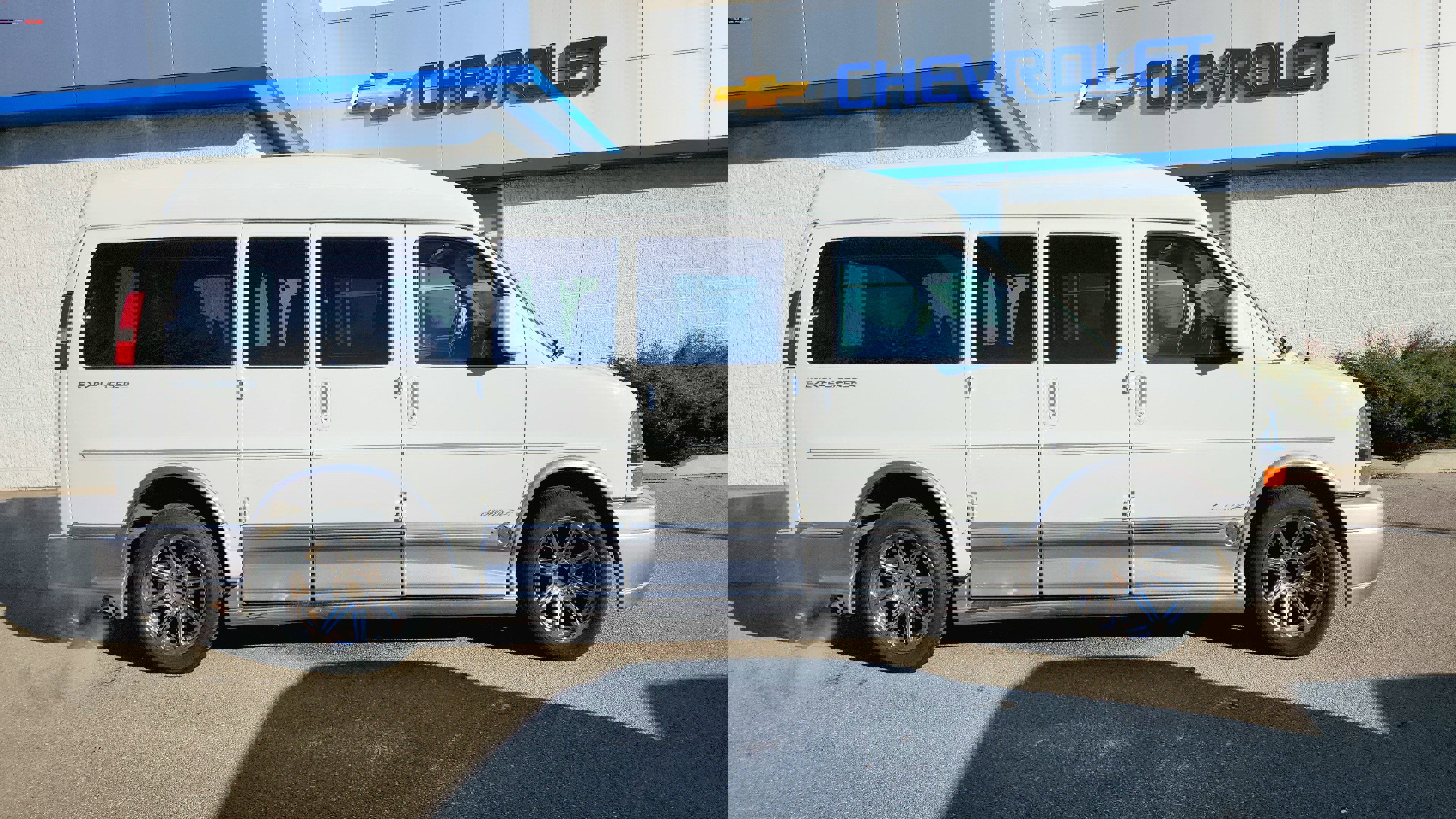 2015 Chevrolet Express Base's photo