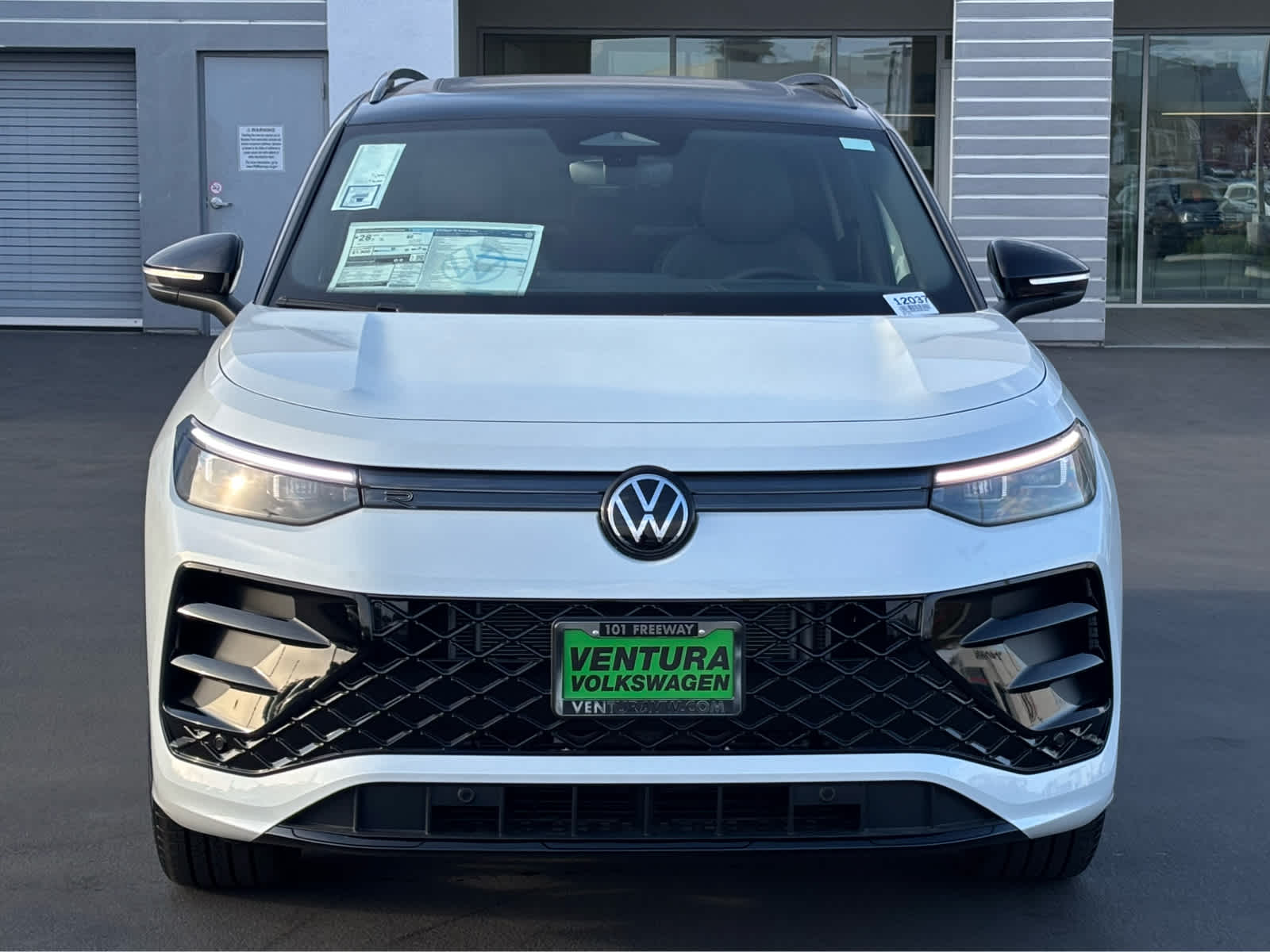 2025 Volkswagen Tiguan SE R-Line Black photo 6