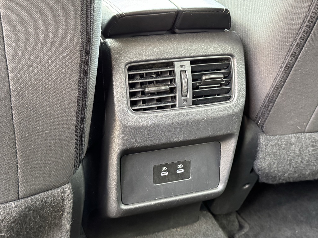 2024 Nissan Rogue SV photo 29
