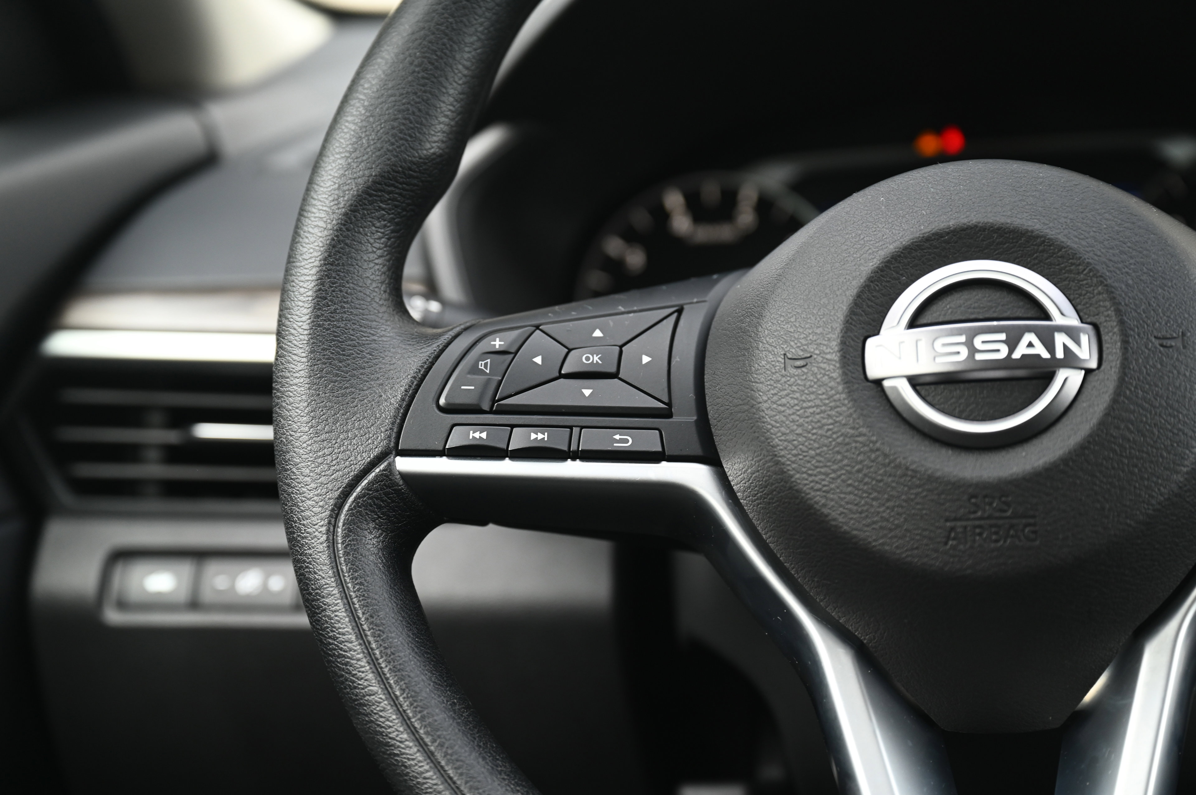 2025 Nissan Altima SV photo 32