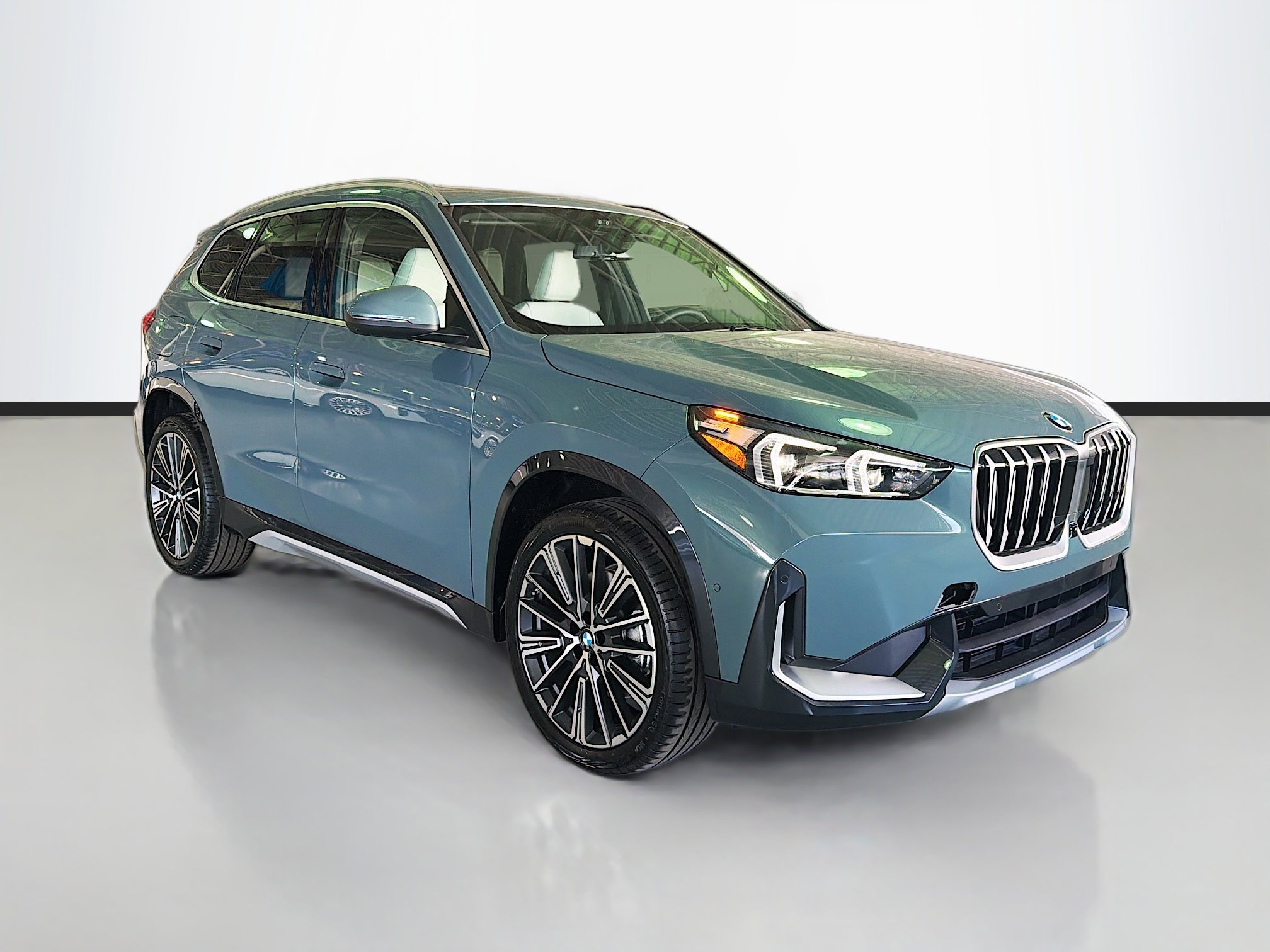 2026 BMW X1 28i's photo