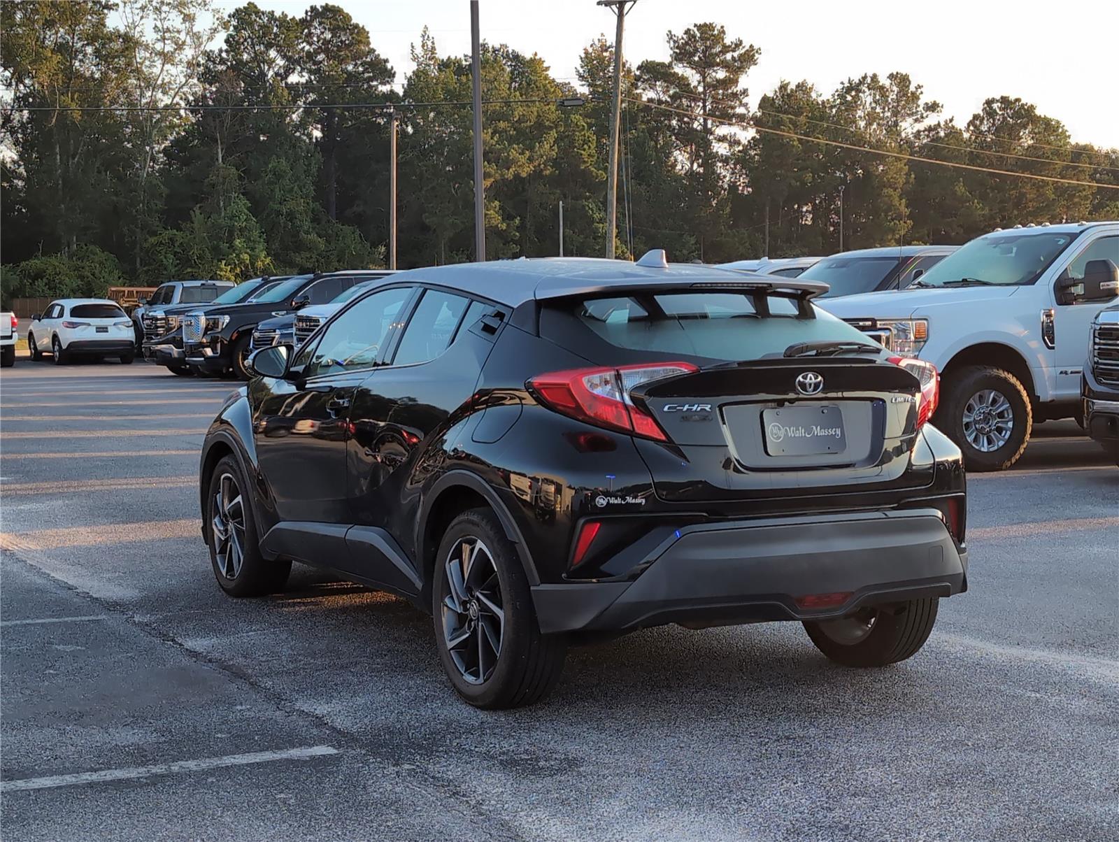 2021 Toyota C-HR LE photo 3