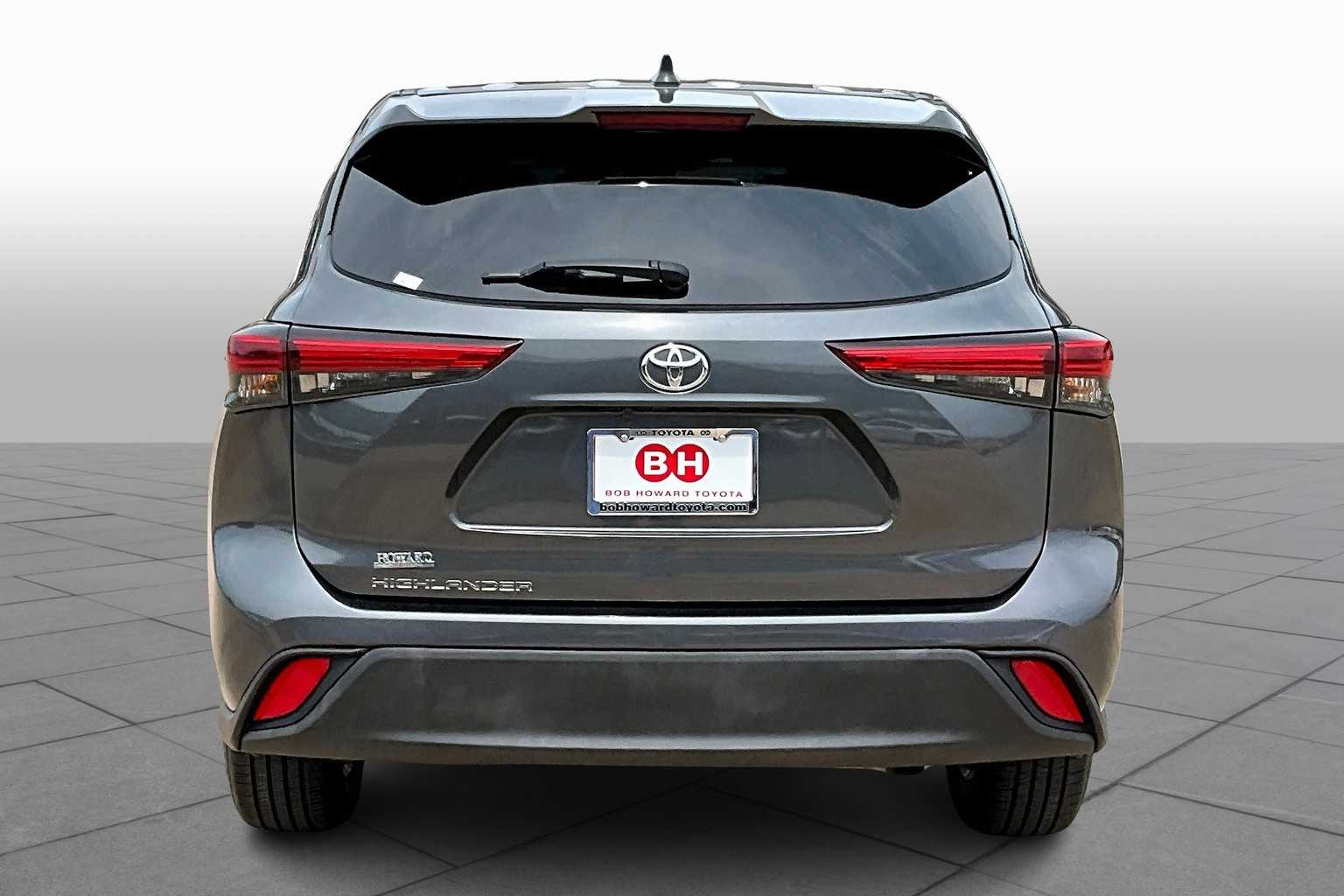 2023 Toyota Highlander L photo 12