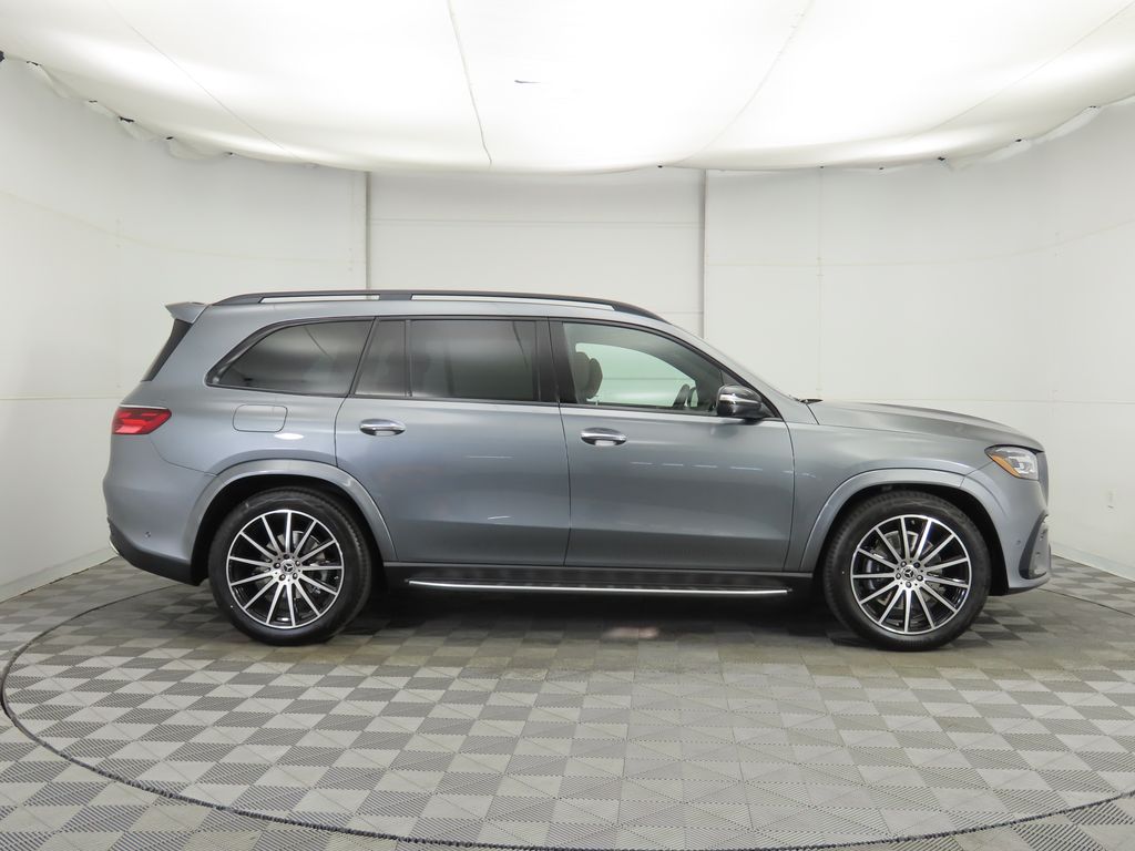 2026 Mercedes Benz GLS 580 4MATIC photo 4