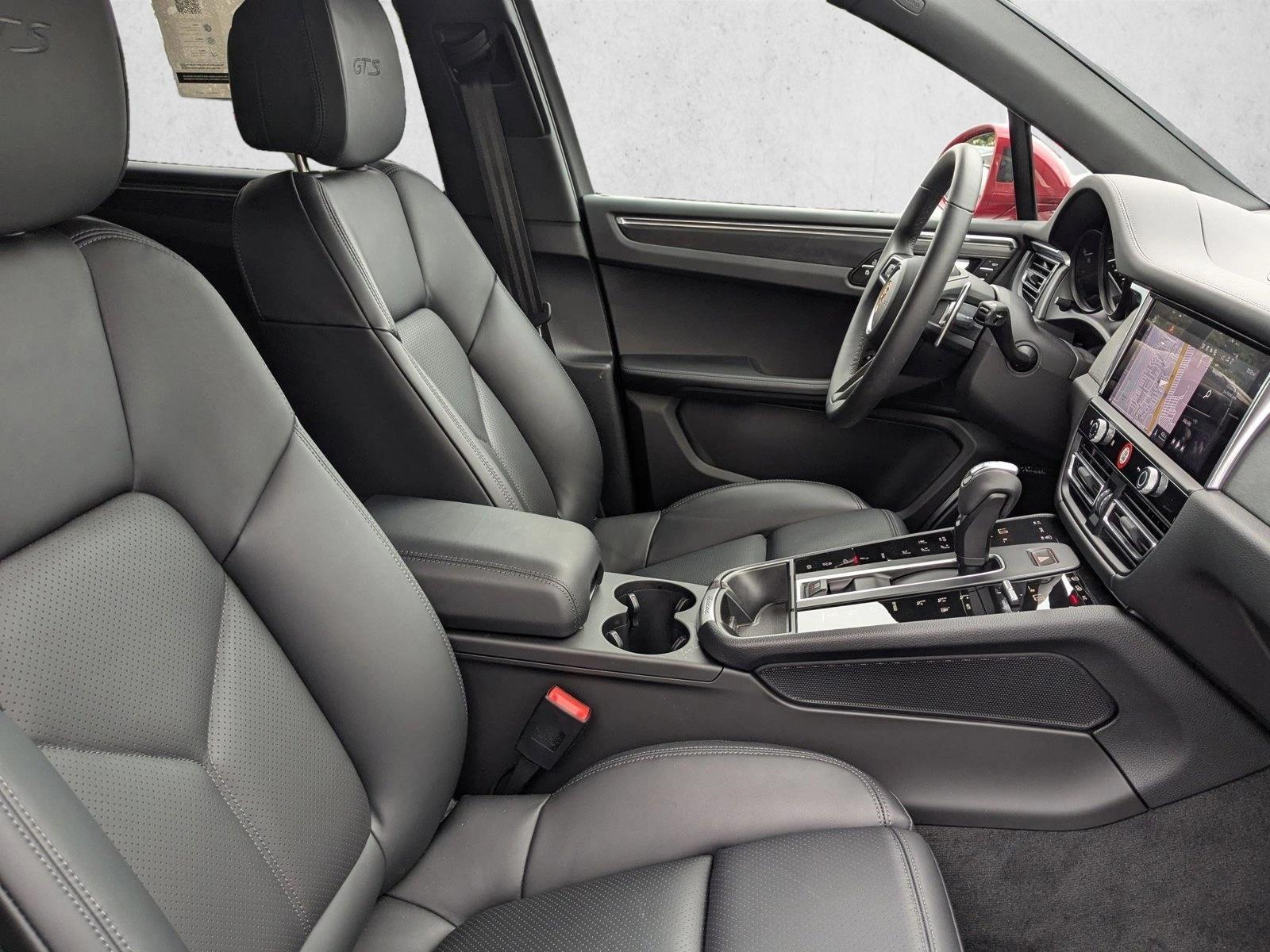 2025 Porsche Macan GTS photo 19