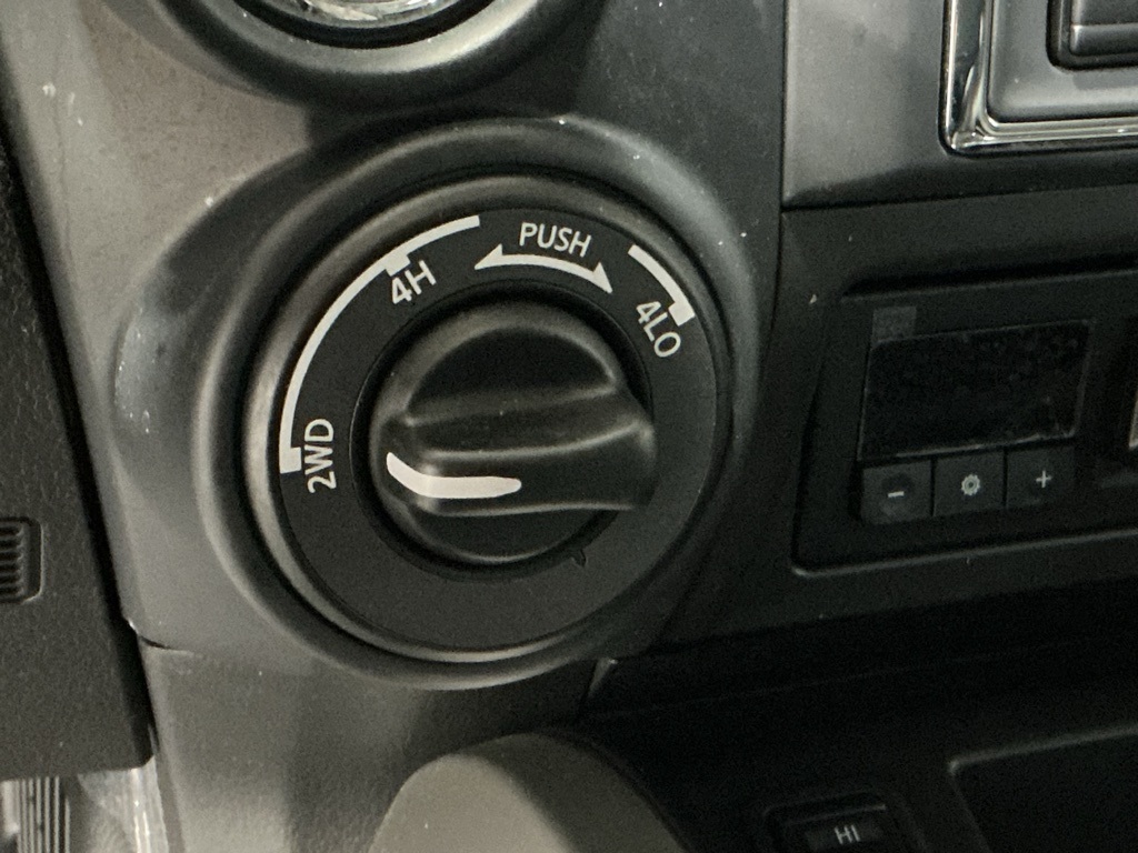 2024 Nissan Titan SV photo 4