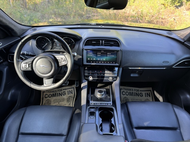 2019 Jaguar F-PACE Premium photo 23