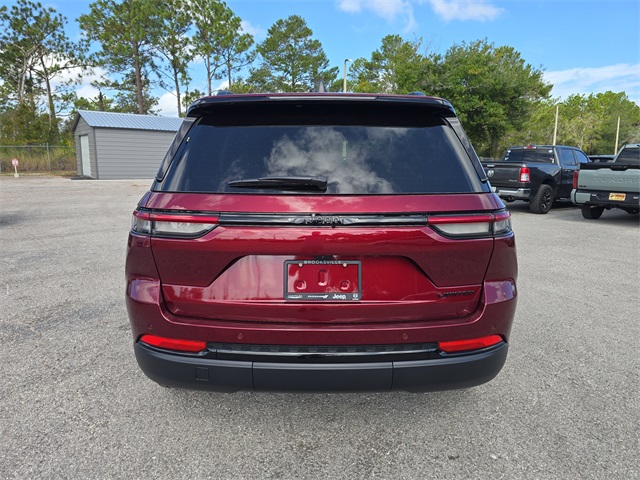 2025 Jeep Grand Cherokee Limited photo 3