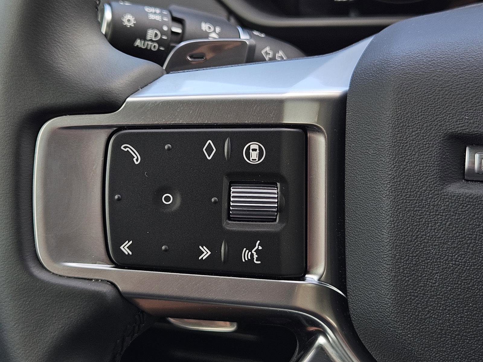 2025 Land Rover Discovery P360 Dynamic SE photo 17