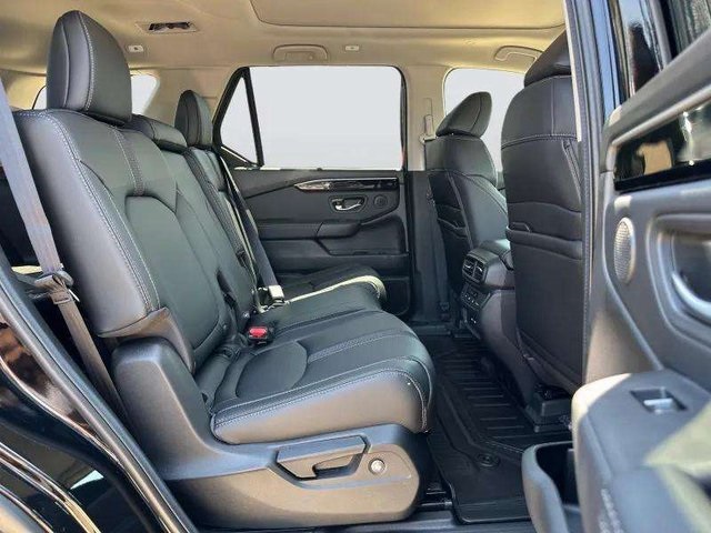 2025 Honda Pilot Touring photo 32