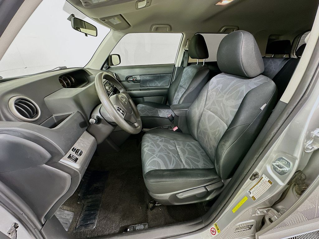 2011 Scion xB Base photo 18