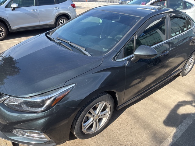 2018 Chevrolet Cruze LT photo 2
