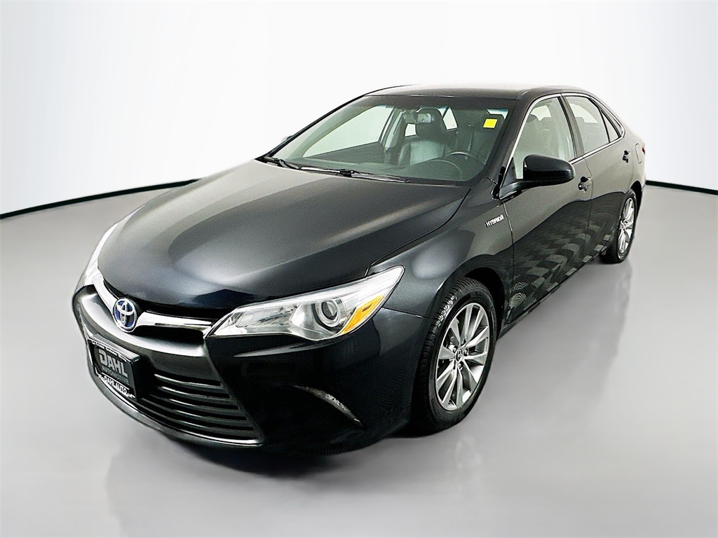 2016 Toyota Camry Hybrid XLE photo 3