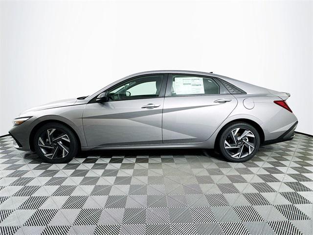 2025 Hyundai Elantra SEL Sport photo 3
