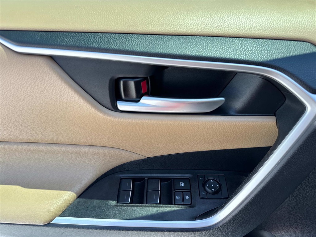 2024 Toyota RAV4 Hybrid XLE Premium photo 15