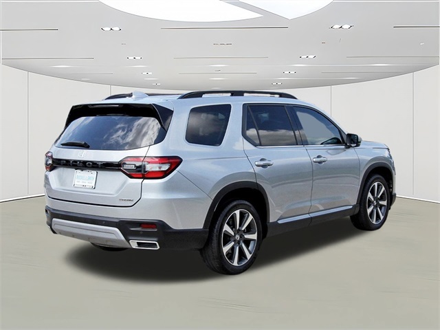 2023 Honda Pilot Touring photo 3