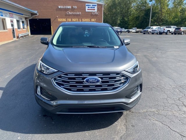 2024 Ford Edge Titanium photo 2