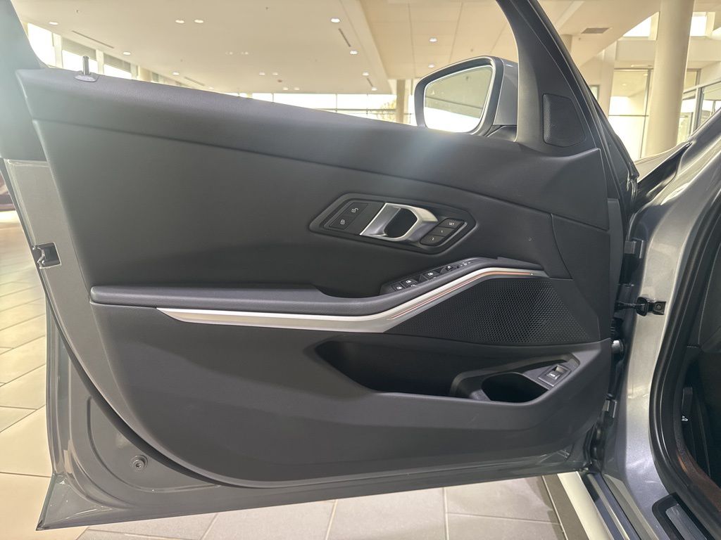 2025 Bmw 330i xDrive photo 13