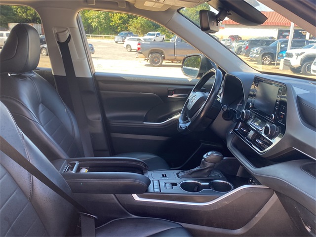 2022 Toyota Highlander XLE photo 12