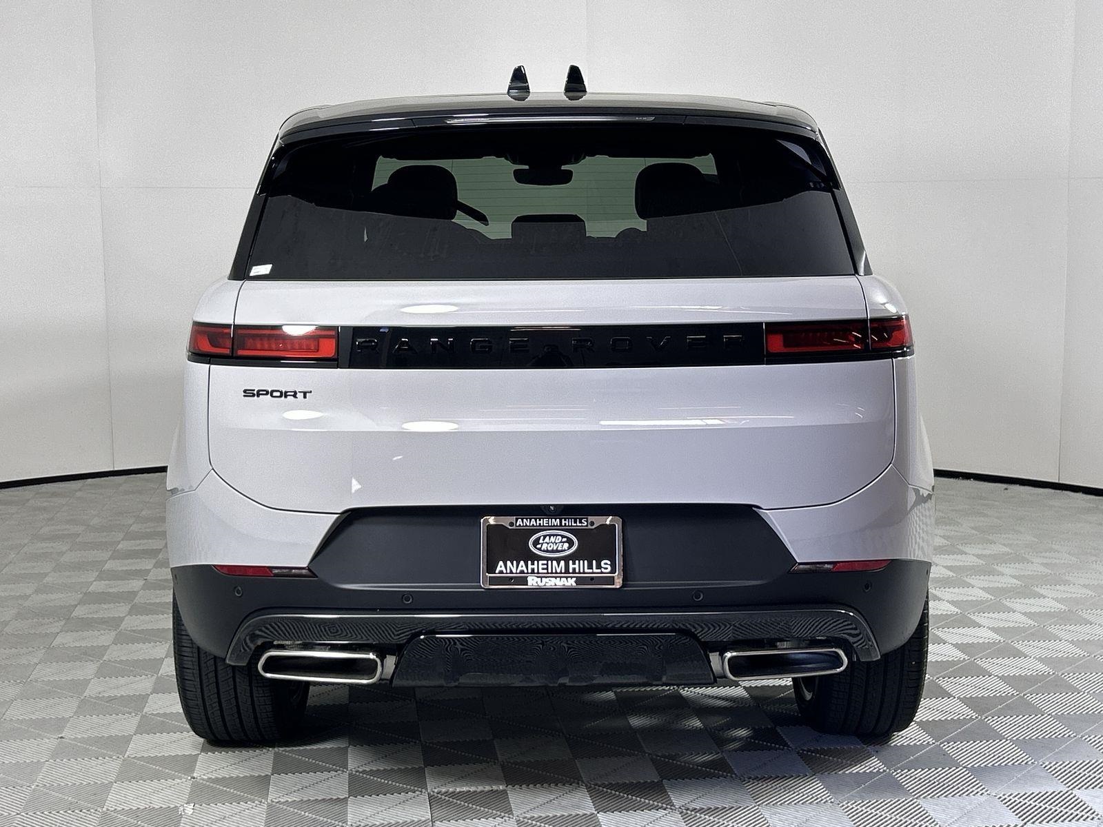 2025 Land Rover Range Rover Sport SE photo 4