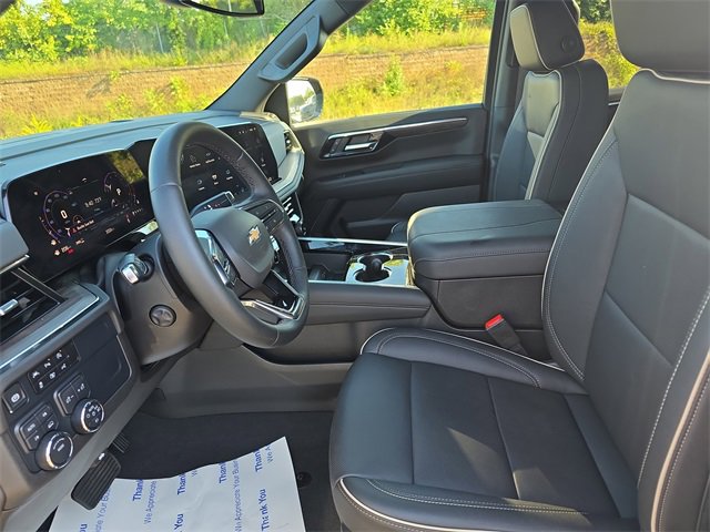 2025 Chevrolet Suburban Premier photo 15