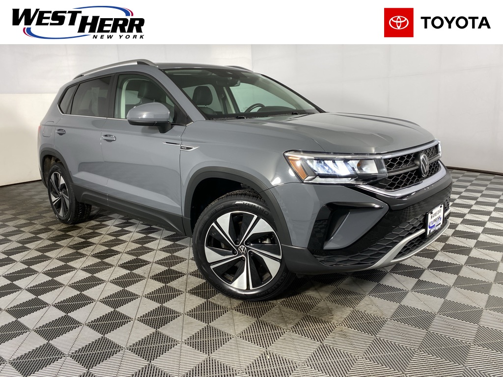 2024 Volkswagen Taos SE's photo