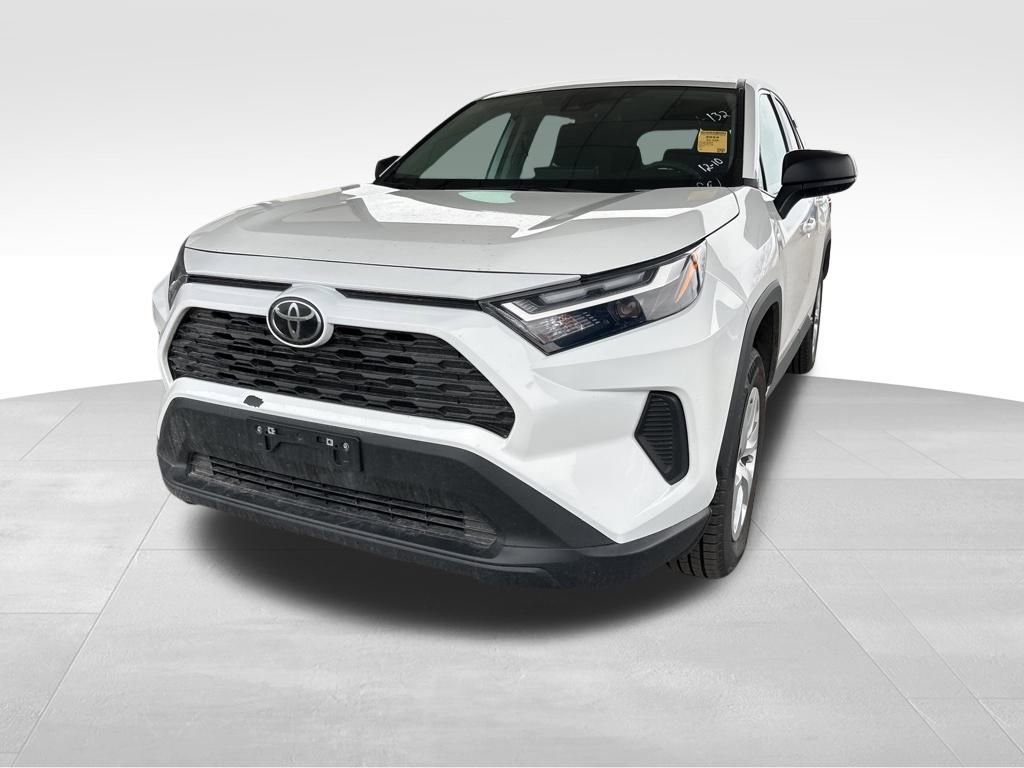 2024 Toyota RAV4 LE's photo