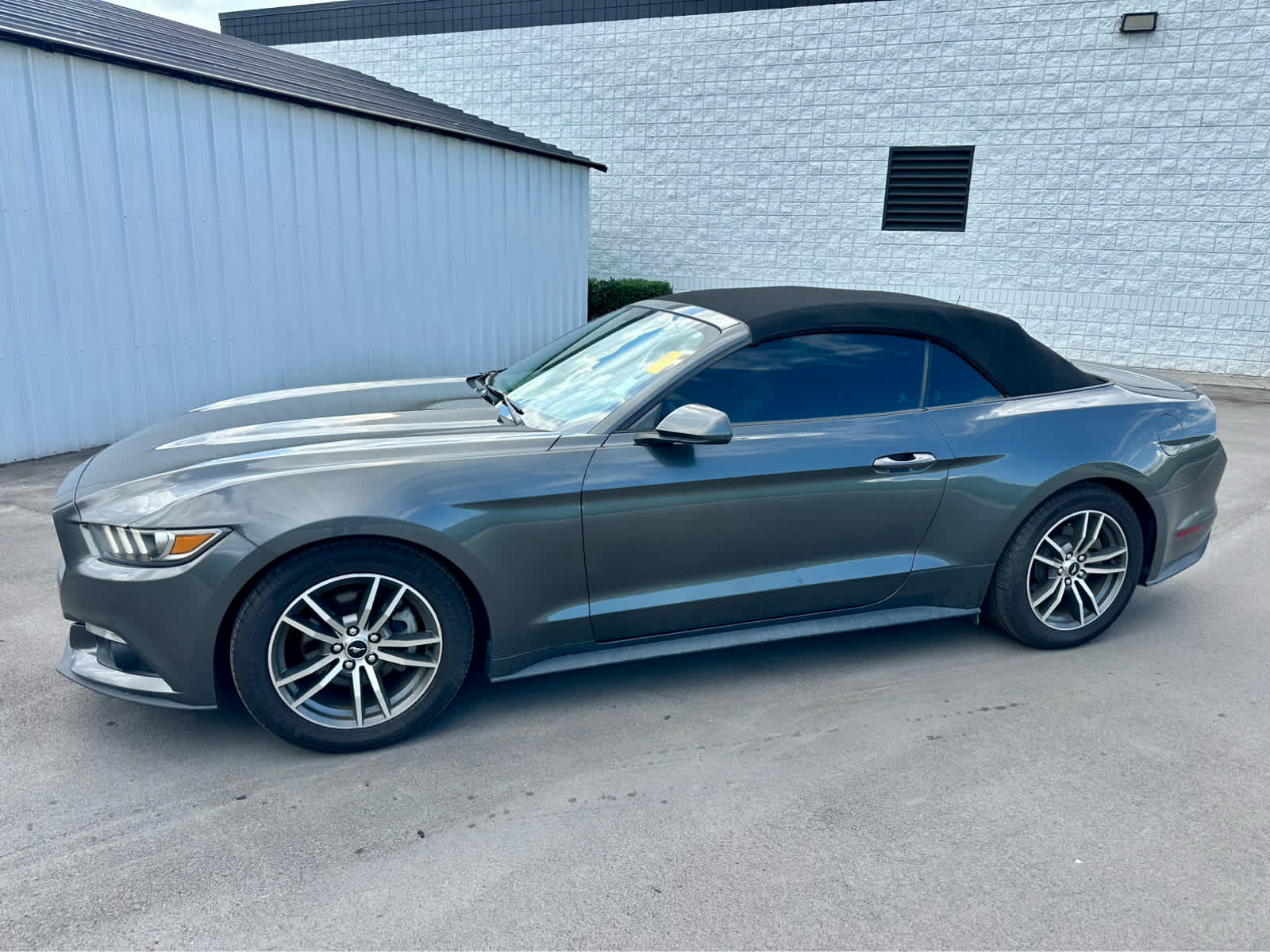 2016 Ford Mustang EcoBoost Premium photo 4