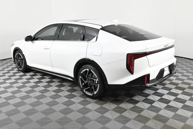 2025 Kia K4 GT-Line photo 3