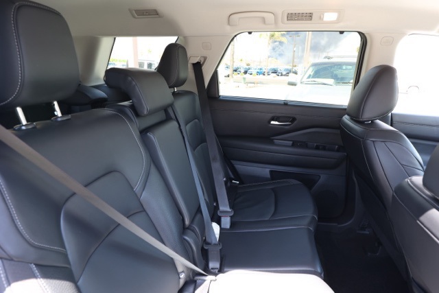 2022 Nissan Pathfinder SL photo 13