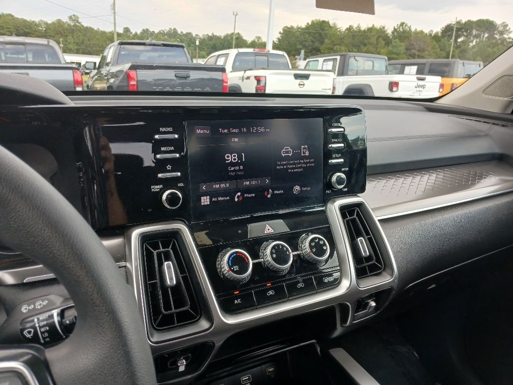 2023 Kia Sorento LX photo 19