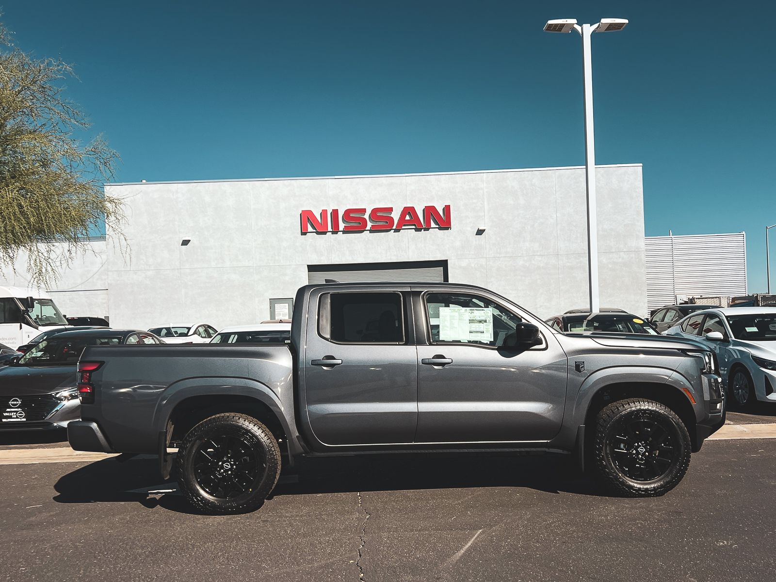 2026 Nissan Frontier Crew Cab SV photo 2