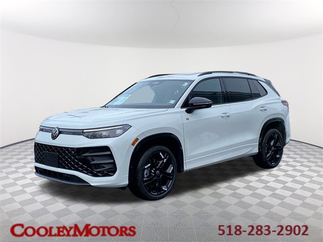 2026 Volkswagen Tiguan SE R-LINE BLACK's photo