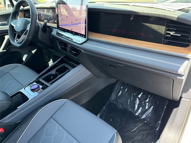 2025 Volkswagen Tiguan SEL R-Line Black photo 16