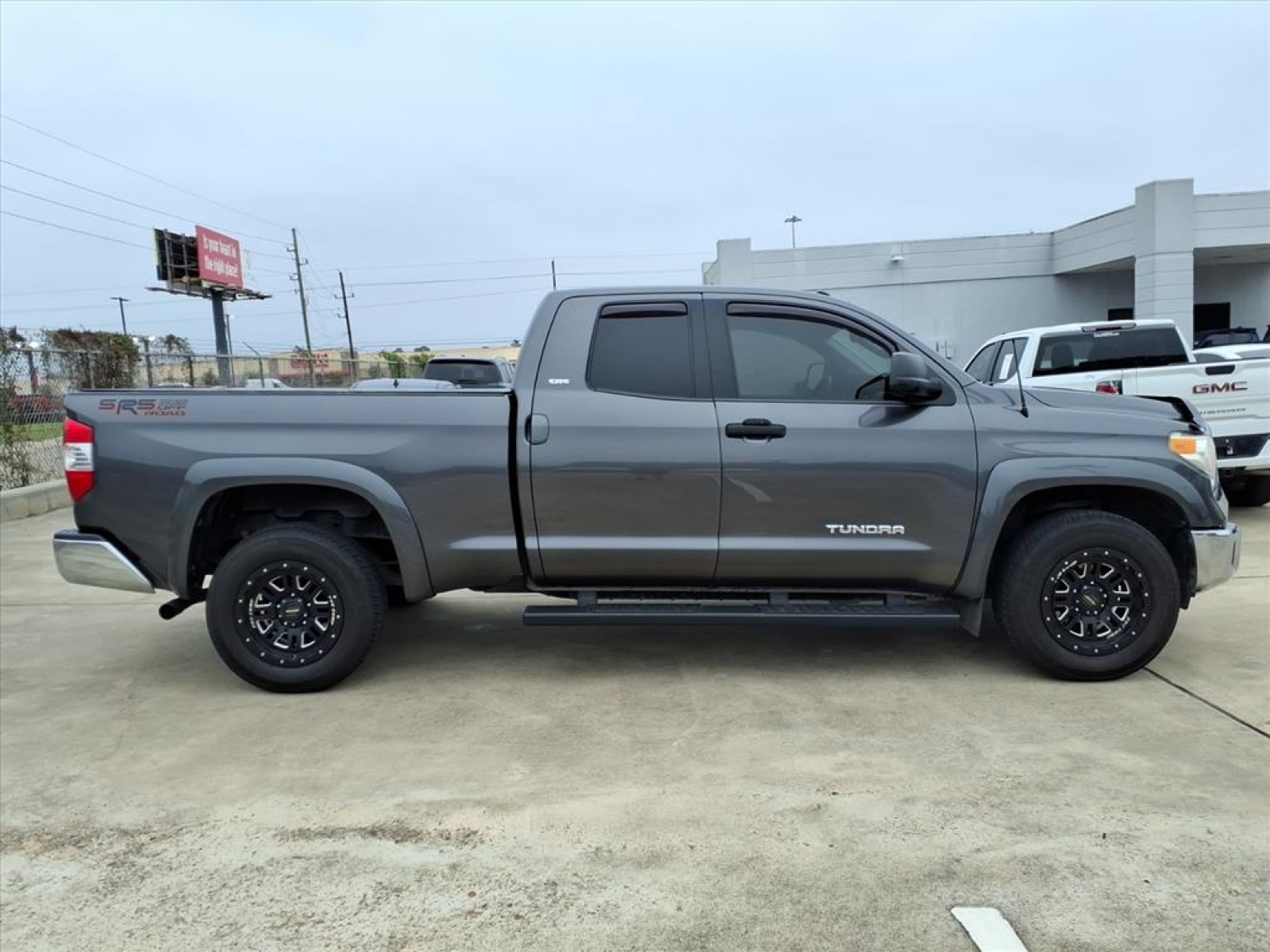 2016 Toyota Tundra SR5 photo 4