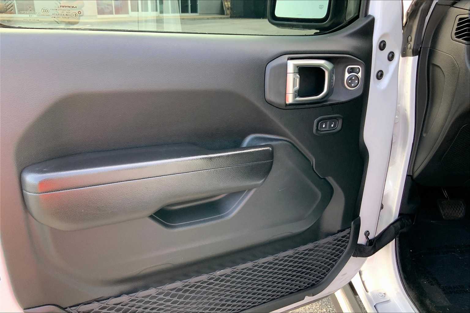 2020 Jeep Gladiator Sport S photo 18