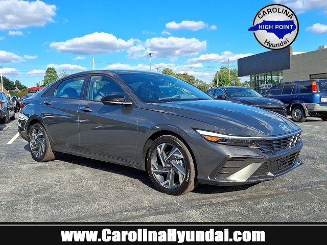 2025 Hyundai Elantra SEL's photo