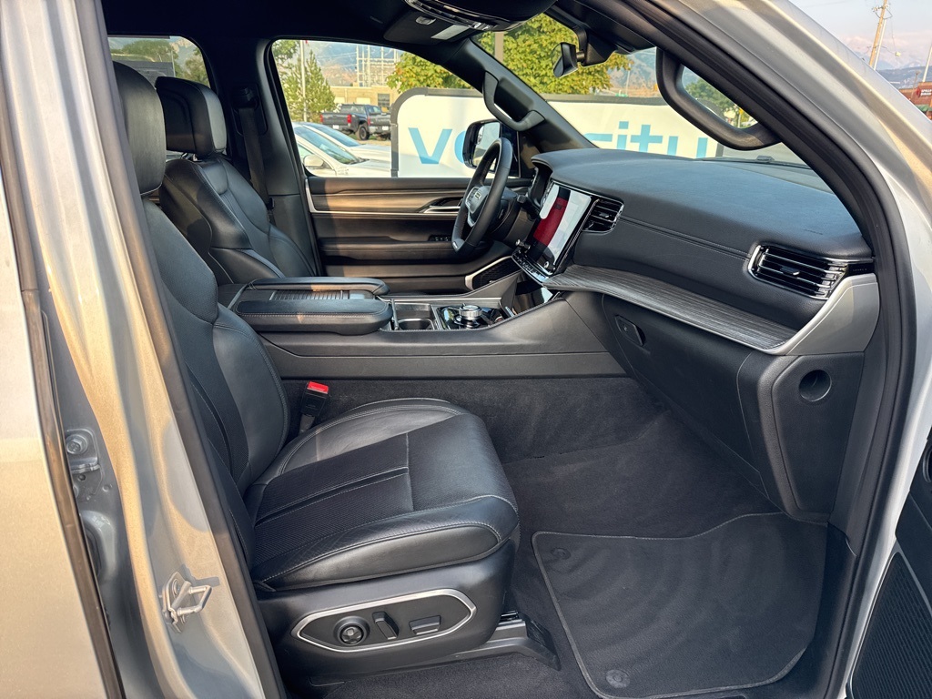 2023 Jeep Wagoneer L Series II photo 22