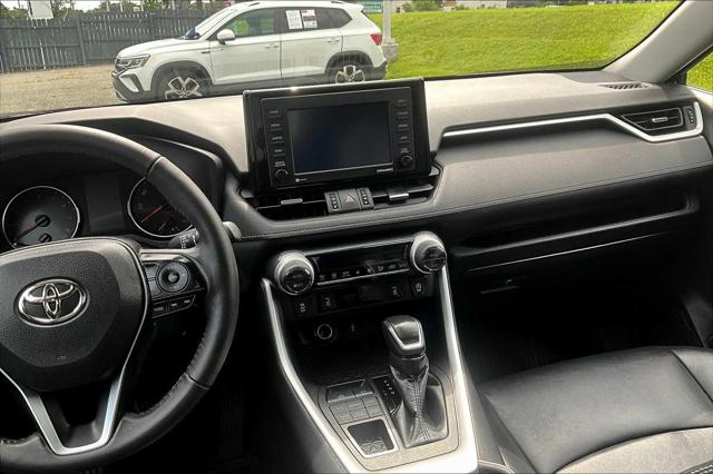 2022 Toyota RAV4 XLE Premium photo 5