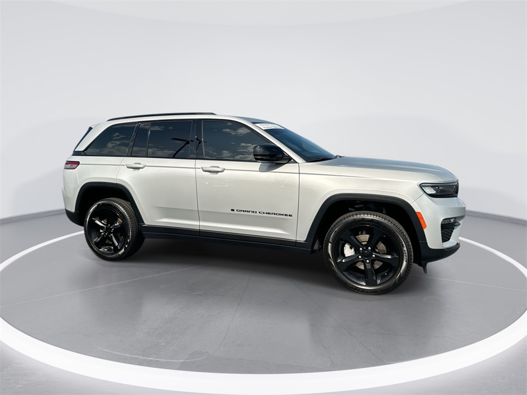 2024 Jeep Grand Cherokee Limited photo 9