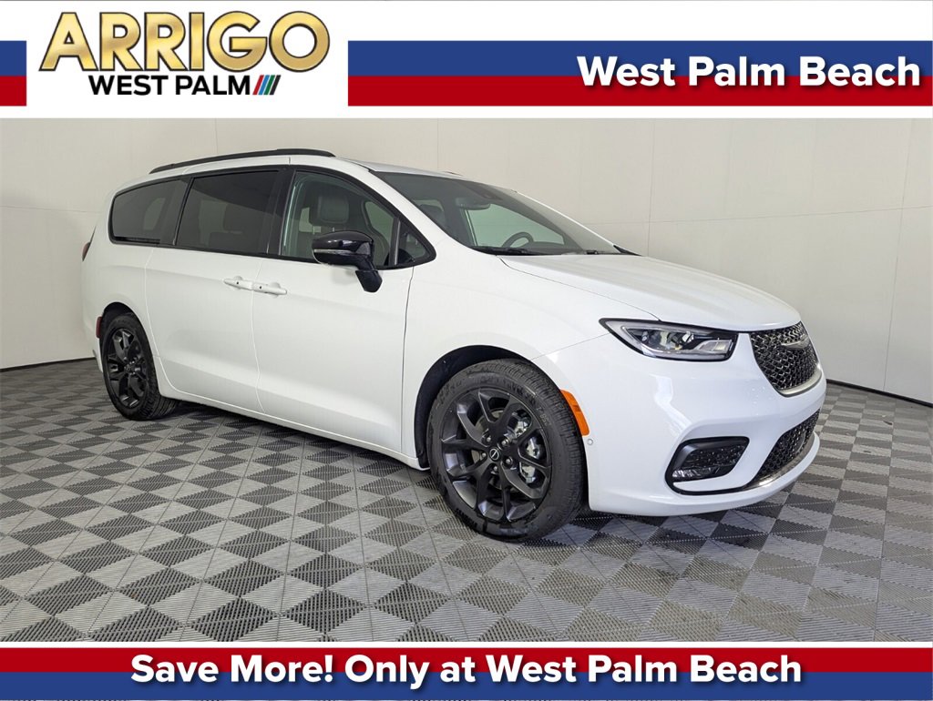 2026 Chrysler Pacifica Select's photo