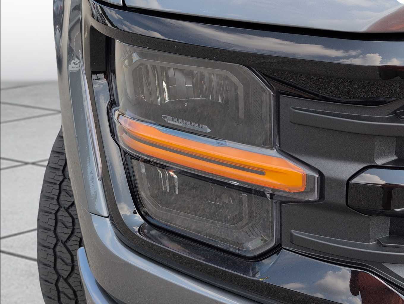 2025 Ford F-150 XLT photo 3