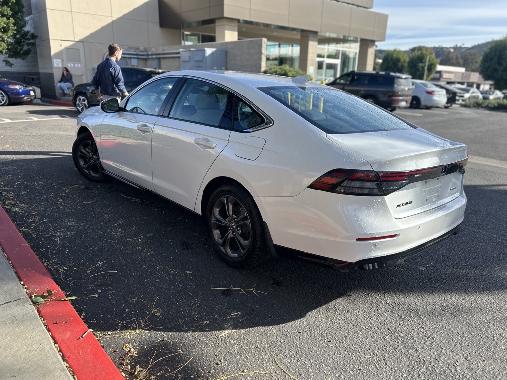 Used 2024 White Honda EX-L image 5