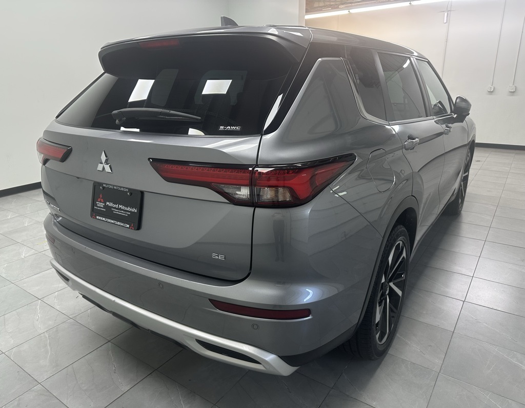 2023 Mitsubishi Outlander SE photo 4