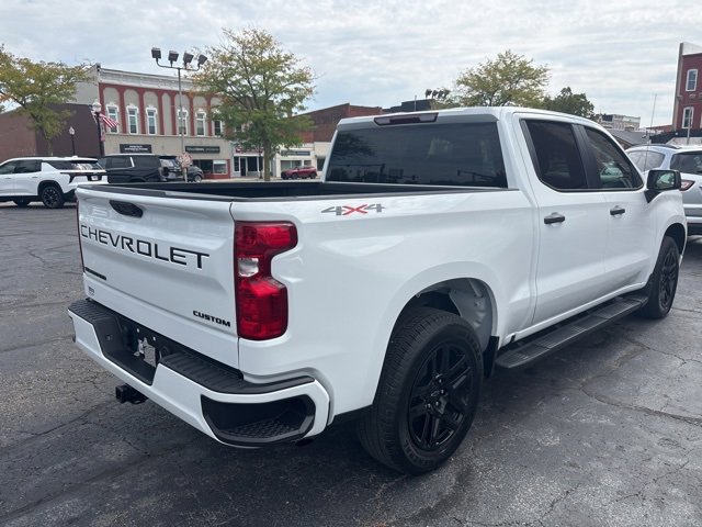 2024 Chevrolet Silverado 1500 Custom photo 2