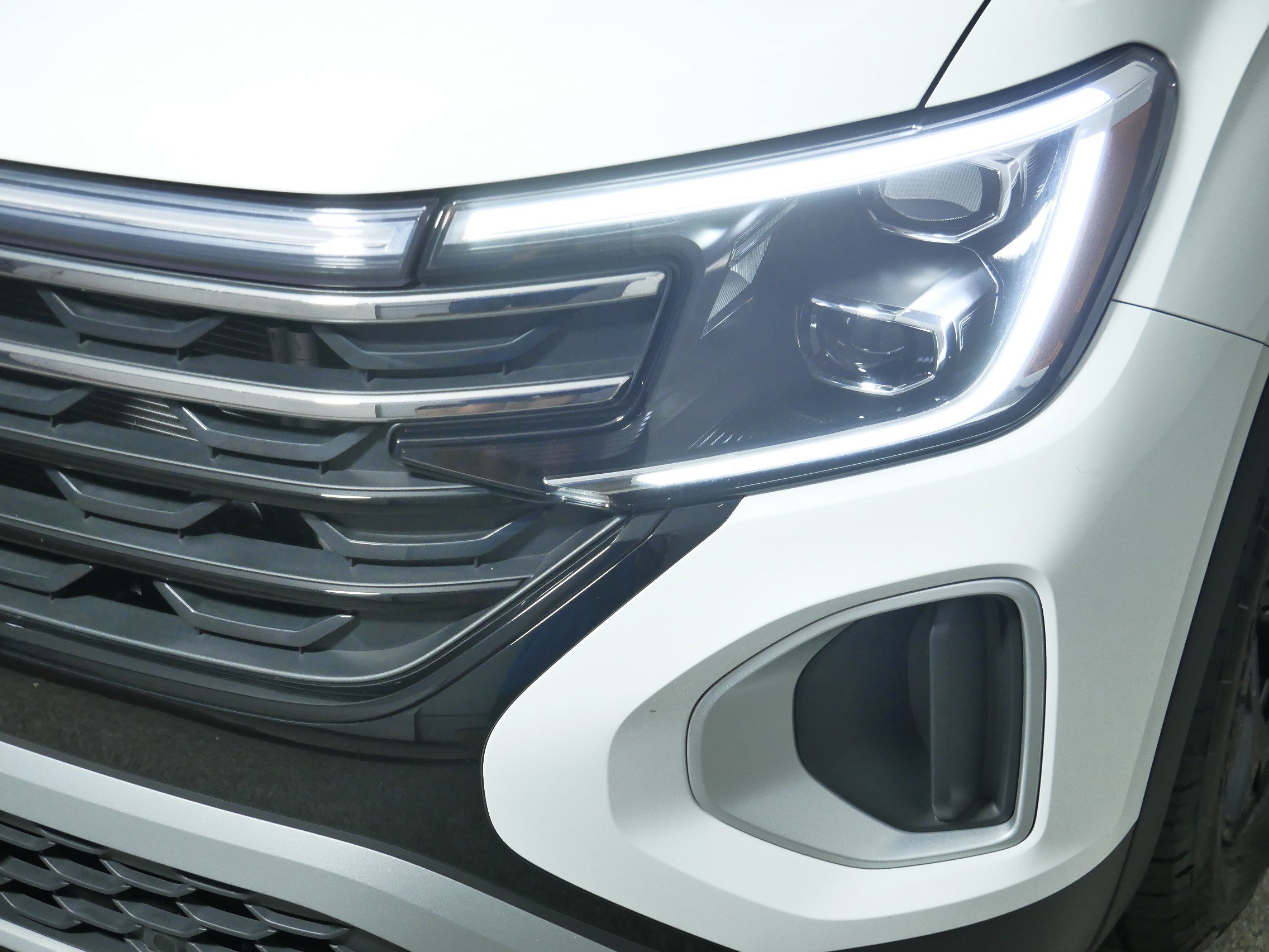 2024 Volkswagen Atlas Peak Edition SE Technology photo 16