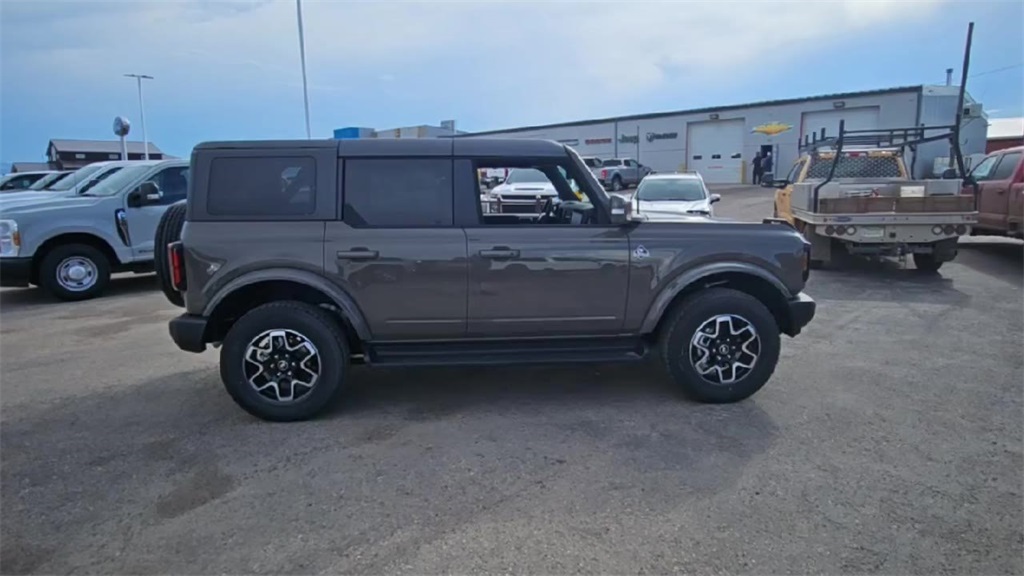2025 Ford Bronco Outer Banks photo 9