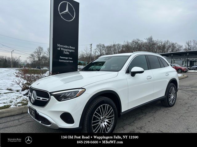 2025 Mercedes-Benz GLC Base's photo